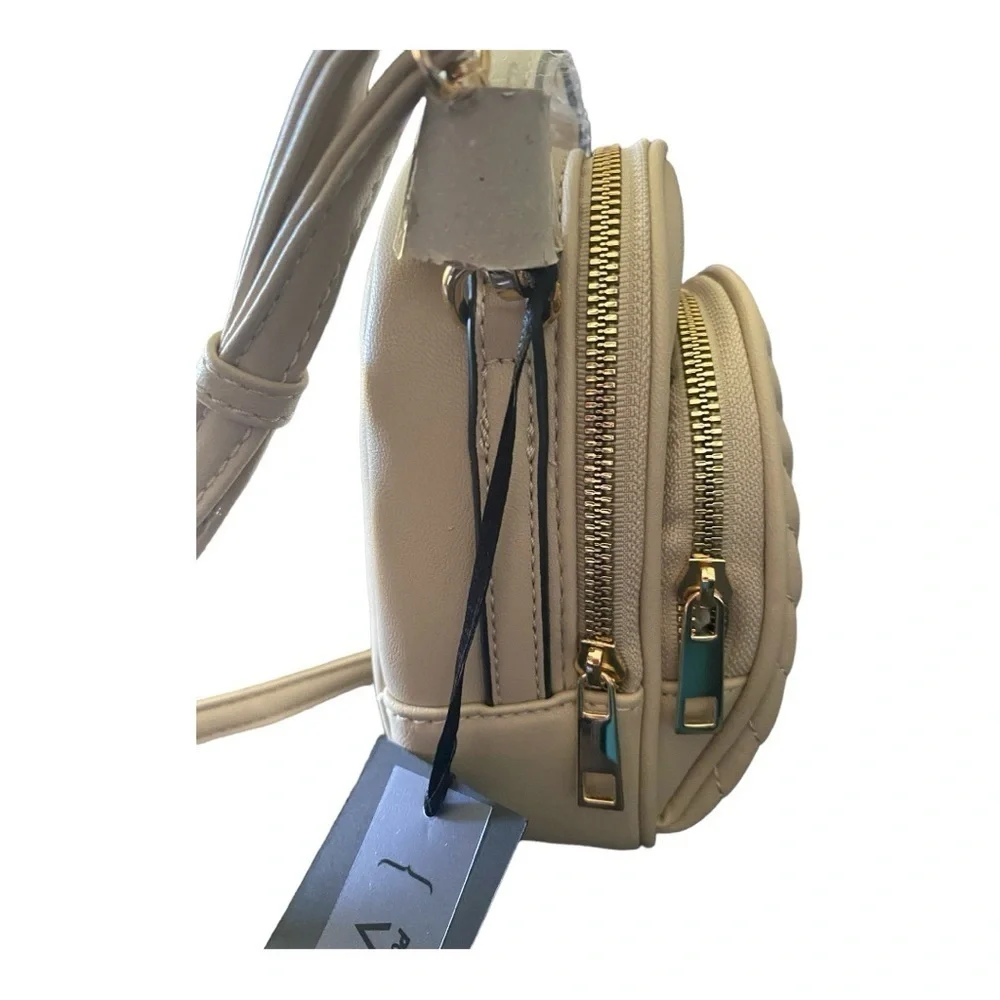 NWT-DELUXITY-BEAUTIFUL DMALL CROSSBODY BAG-VEGAN